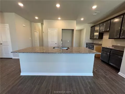 1952 Chief St, Bryan, TX 77807 photo 9