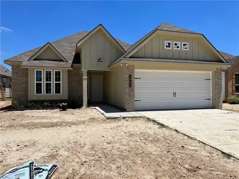 1952 Chief St, Bryan, TX 77807 photo 2