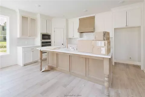 3345 Stoneleigh Rd, Bryan, TX 77808 photo 4