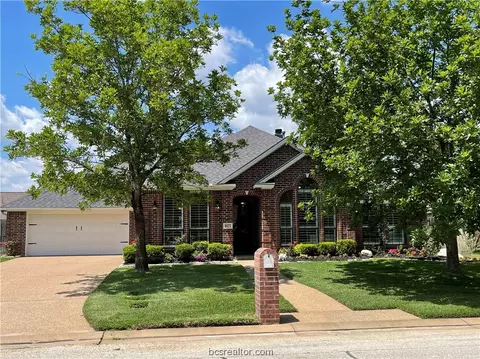 807 Holston Hills Dr, College Station, TX 77845