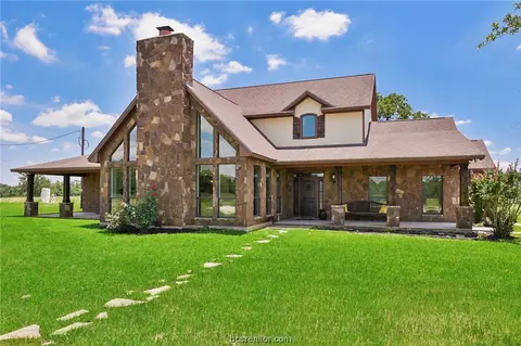 1600 Edwards Ln, Franklin, TX 77856