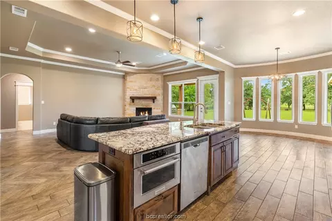 7210 Planters Loop, Bryan, TX 77808 photo 2