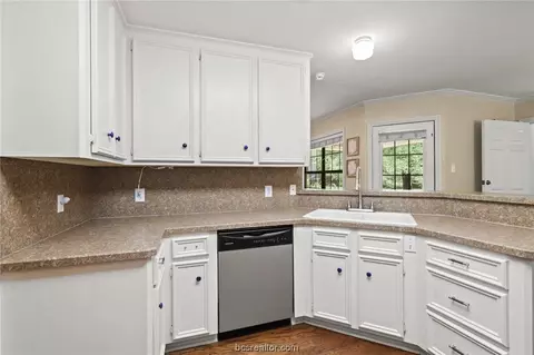 245 Rustic Oaks Dr, Bryan, TX 77808 photo 13