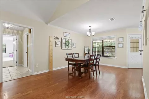 245 Rustic Oaks Dr, Bryan, TX 77808 photo 10