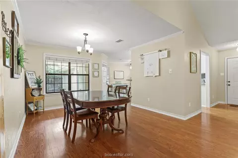 245 Rustic Oaks Dr, Bryan, TX 77808 photo 11