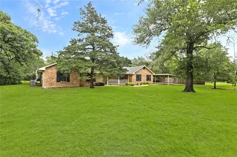 245 Rustic Oaks Dr, Bryan, TX 77808