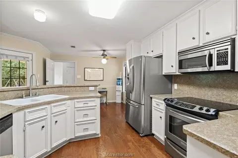 245 Rustic Oaks Dr, Bryan, TX 77808 photo 12