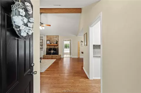 245 Rustic Oaks Dr, Bryan, TX 77808 photo 4