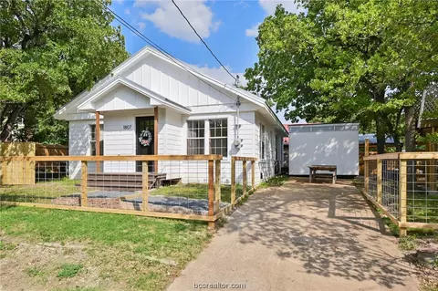 1807 Cottonwood St, Bryan, TX 77803
