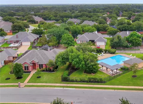9105 Timber Knoll Dr, College Station, TX 77845