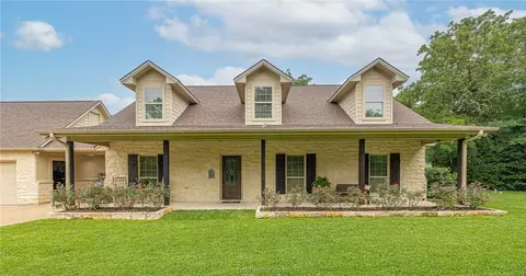 4725 River Bend Ct, Bryan, TX 77808