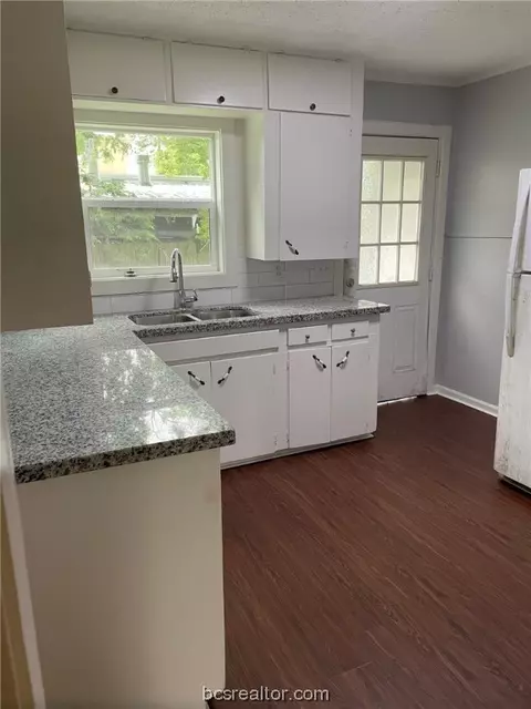 2610 Todd St, Bryan, TX 77802 photo 4