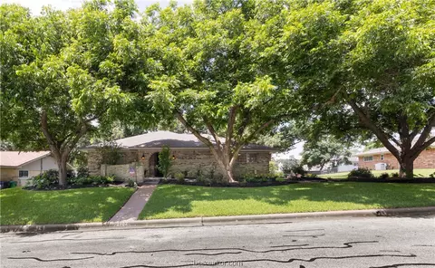 2102 Arlen Ave, Brenham, TX 77833