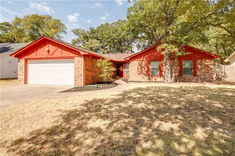 3105 Forestwood Dr, Bryan, TX 77801