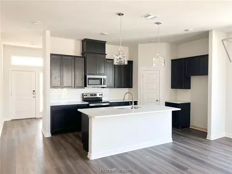 3172 Brady Ct, Bryan, TX 77808 photo 2