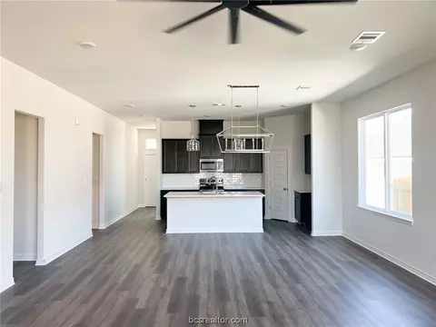 3172 Brady Ct, Bryan, TX 77808 photo 3