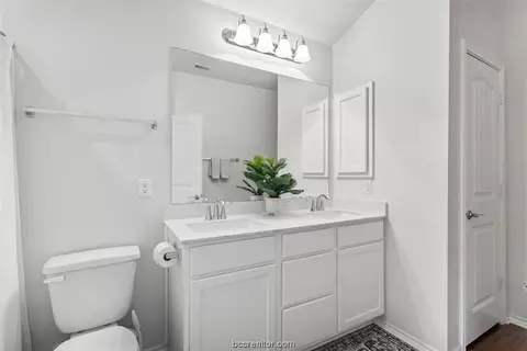 Bath - 908 Emory Tree, Austin, TX 78748 photo 2 of 4