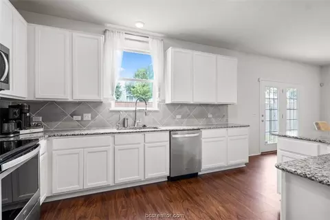 Kitchen - 908 Emory Tree, Austin, TX 78748 photo 3 of 3