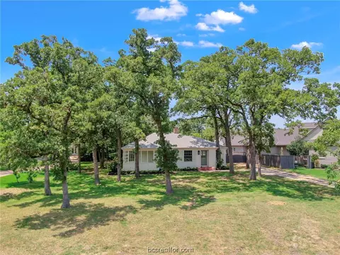 310 Brookside Dr E, Bryan, TX 77801 photo 3
