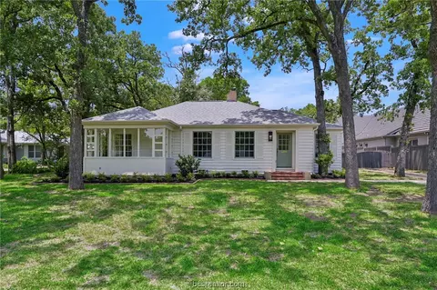 310 Brookside Dr E, Bryan, TX 77801