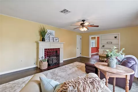 1417 E 28th St, Bryan, TX 77802 photo 3