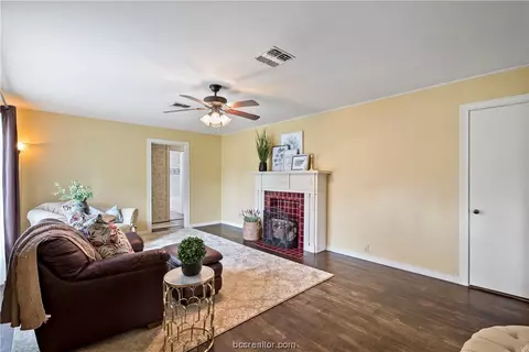 1417 E 28th St, Bryan, TX 77802 photo 4