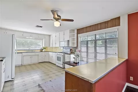 1417 E 28th St, Bryan, TX 77802 photo 9
