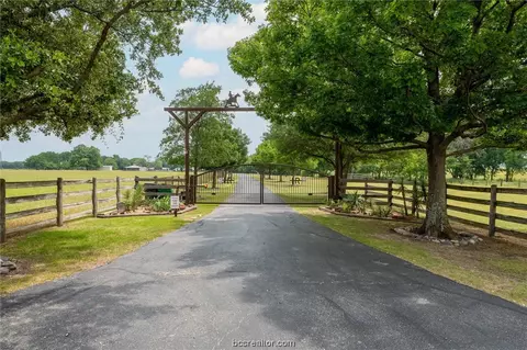 1382 E Blackjack Rd, Pilot Point, TX 76258 photo 2