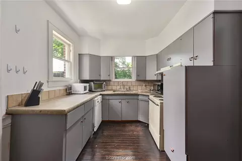 1105 E 25th St, Bryan, TX 77803 photo 8