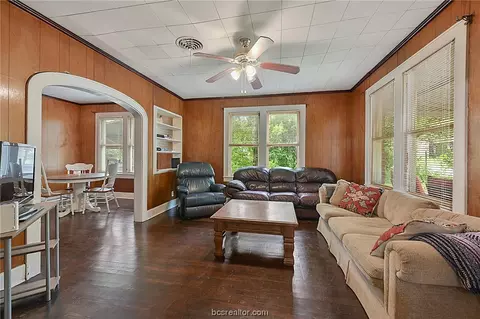 1105 E 25th St, Bryan, TX 77803 photo 4