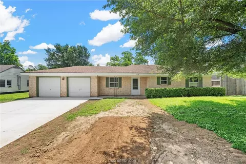616 S Austin St, Bremond, TX 76629