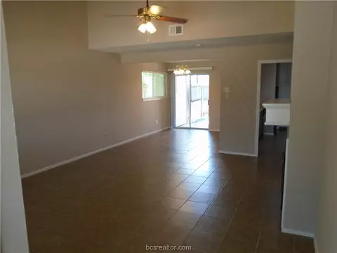 2100 Windsor Drive 37, Bryan, TX 77802 photo 2