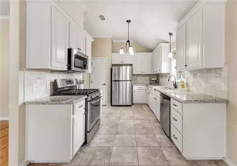 1008 E 31st St, Bryan, TX 77802 photo 5