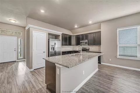 2701 Redcap St, Bryan, TX 77803 photo 4