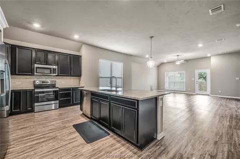 2701 Redcap St, Bryan, TX 77803 photo 3