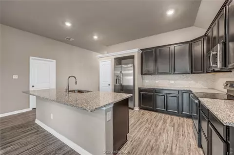 2701 Redcap St, Bryan, TX 77803 photo 6