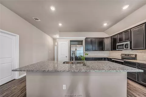 2701 Redcap St, Bryan, TX 77803 photo 7