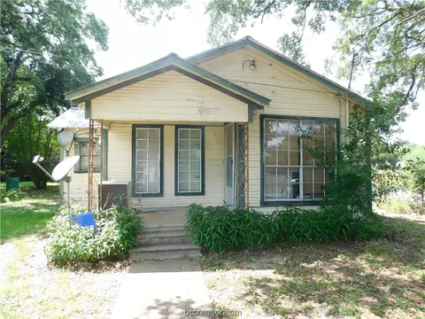 1313 Rollins Ave, Bryan, TX 77803