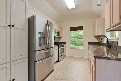 2002 Cobblestone Ln, Bryan, TX 77807 photo 5
