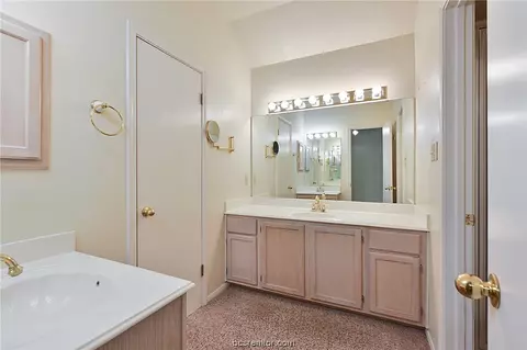 2002 Cobblestone Ln, Bryan, TX 77807 photo 9