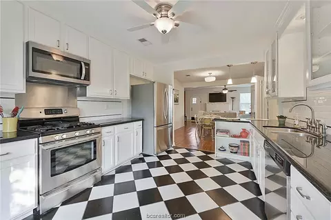 712 Eagle Pass St, Bryan, TX 77802 photo 11