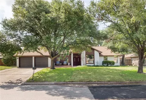 2706 Windwood Dr, College Station, TX 77845
