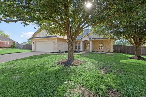 2705 Prairie Ct, Bryan, TX 77808