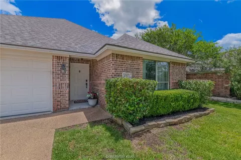 4017 Pomel Dr, College Station, TX 77845