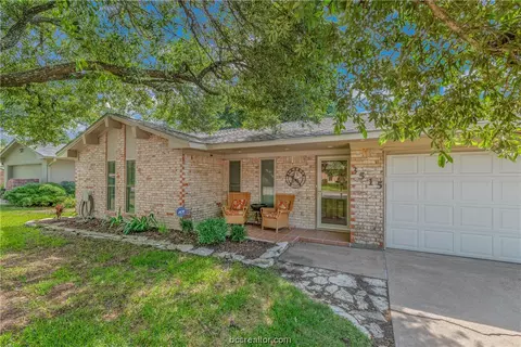 3515 Oak Hollow Dr, Bryan, TX 77802