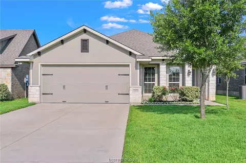 2002 Birdie Ct, Navasota, TX 77868