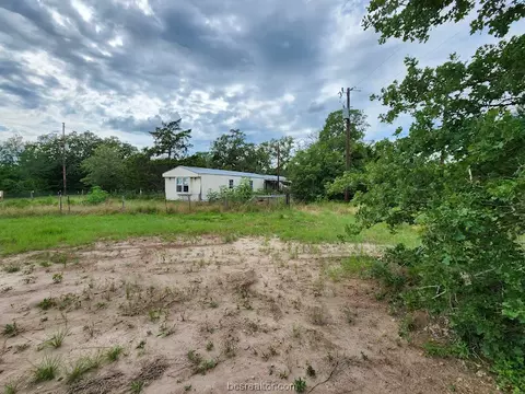 200 Pine Rd, Somerville, TX 77879