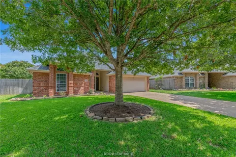 3627 Vienna Dr, College Station, TX 77845