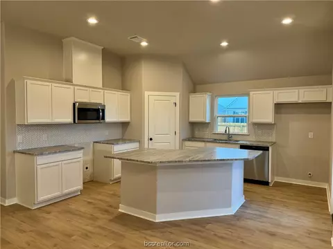 2104 Loblolly Ct, Bryan, TX 77807 photo 2