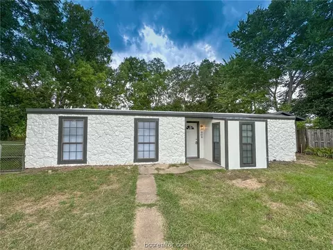 909 Westview Cir, Caldwell, TX 77836